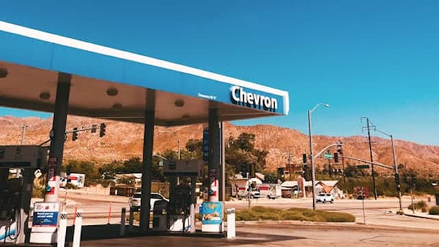 Can $13.8B in Cash Flow Shield Chevron From Oil Price Swings?