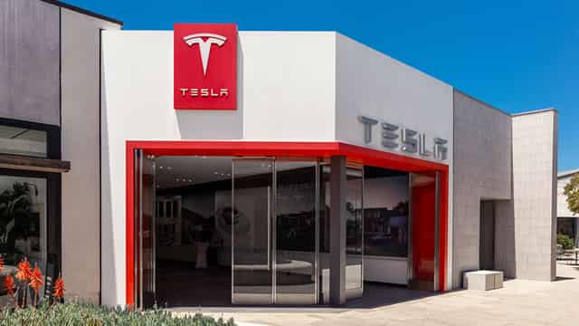 Wall Street analysts update Tesla stock price ahead of Robotaxi launch