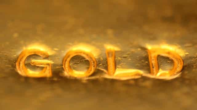 Wall Street Analysts Think AngloGold Ashanti (AU) Could Surge 25.79%: Read This Before Placing a Bet