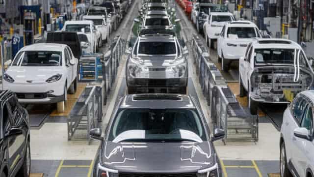 Trump to Offer Tariff Reprieve to Automakers