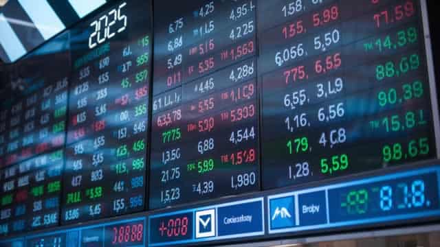 Wall Street's Most Accurate Analysts Spotlight On 3 Energy Stocks With Over 7% Dividend Yields
