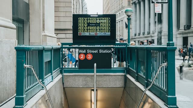 Wall Street's Most Accurate Analysts Give Their Take On 3 Real Estate With Over 7% Dividend Yields