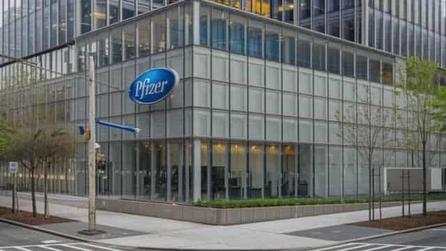 Pfizer (PFE) Ascends While Market Falls: Some Facts to Note