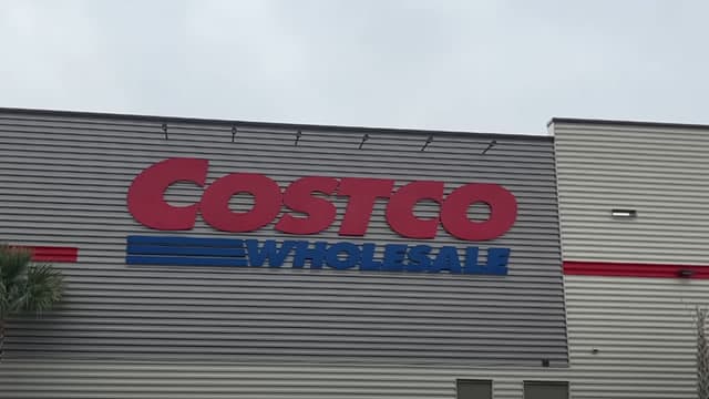 Is Costco's 5.7% Q4 Comparable Sales Growth a Bullish Signal?