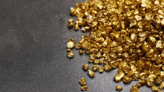 Gold Holds Steady Amid Market Rout. Is it a Top Safety Play for December?
