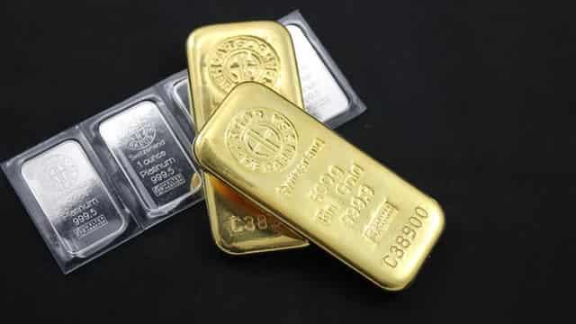 Gold price still sees profit taking even as U.S. GDP contracts 0.3% in Q1