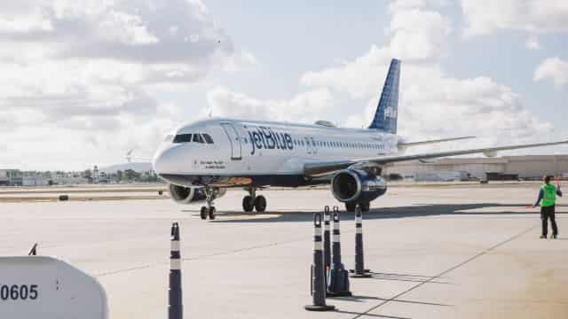 Exclusive: JetBlue negotiates partnership with United Airlines, sources say