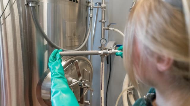 Compared to Estimates, Illinois Tool Works (ITW) Q3 Earnings: A Look at Key Metrics