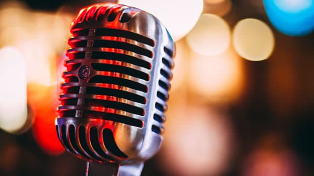 Universal Music, Warner Music nearing AI licensing deals, FT reports