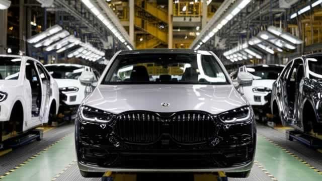 Investment Manager Sells Majority of Automotive Services Stock, According to Latest Filing