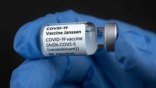 Should You Forget Johnson & Johnson and Buy This Magnificent High-Yield Dividend Stock Instead?