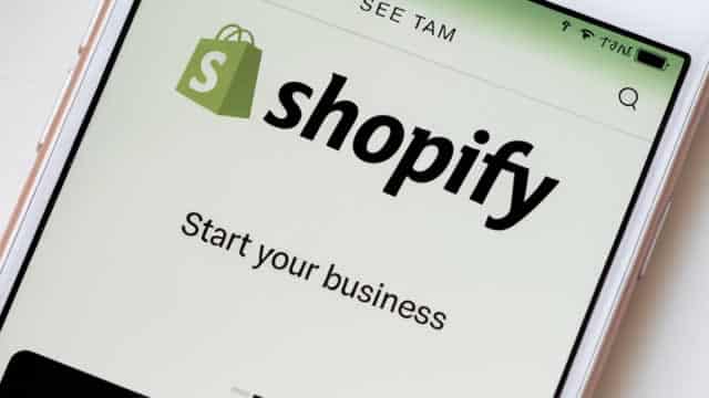 Shopify Charges Higher After Retail AI Boom; Earnings Loom