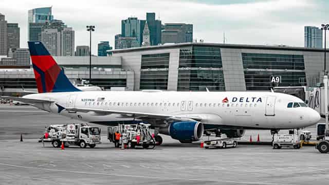 Should Investors Buy Delta Air Lines (DAL) Stock After Mixed Q3 Results?