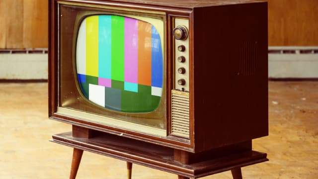 NFLX vs. WBD: Which Entertainment Stock Has an Edge Right Now?