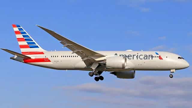 AAL Reports Narrower-Than-Expected Q1 Loss, Withdraws FY25 View