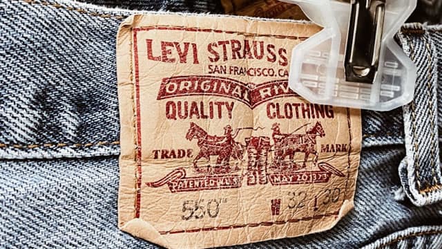 Levi Strauss' Q3 Earnings Beat Estimates, DTC Sales Up 11.3% Y/Y