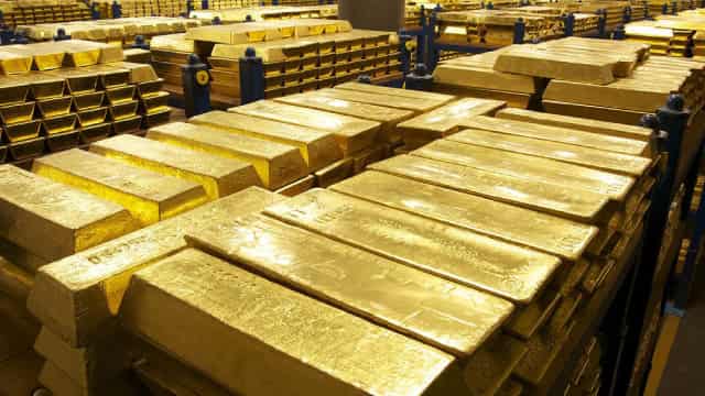 Market Indexes Tank Again, but Gold Continues to Shine