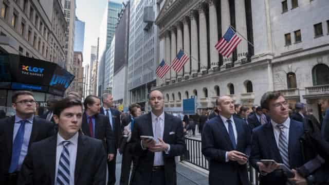 Wall Street's Most Accurate Analysts Spotlight On 3 Tech And Telecom Stocks Delivering High-Dividend Yields