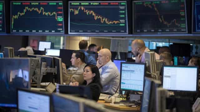 How To Trade SPY, And Top Tech Stocks As US Economy Shrinks In Q1 Fueling Recession Fears