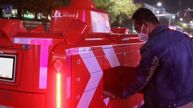 Dow Dips Over 400 Points; JD.com Posts Upbeat Q3 Results