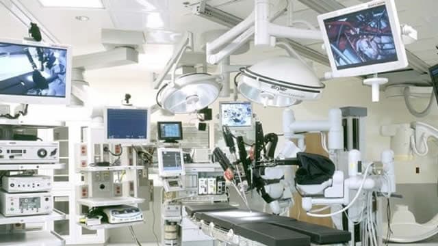 Edwards Lifesciences beats quarterly estimates on strength in heart devices