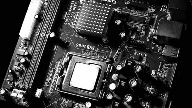 AI demand still looks robust, says Bernstein's Stacy Rasgon
