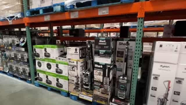 2 Reasons to Buy Costco Stock Like There's No Tomorrow
