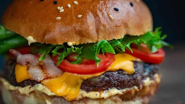 Jack in the Box to close up to 200 restaurants, mulls sale of Del Taco