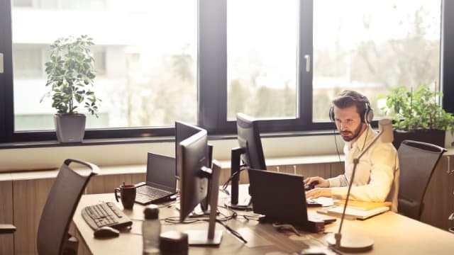 2 Business Services Stocks to Consider Amid Industry Woes