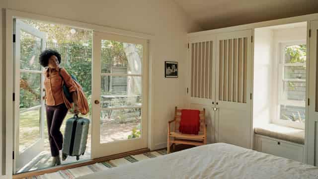 Airbnb to Report Q1 Earnings: What's in Store for the Stock?