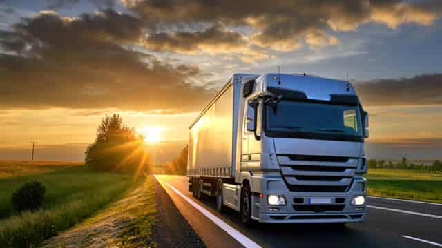 Knight-Swift Transportation Holdings (KNX) Q4 Earnings Beat Estimates