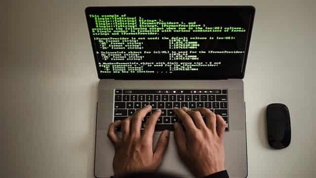 CrowdStrike Holdings (CRWD) Stock Drops Despite Market Gains: Important Facts to Note