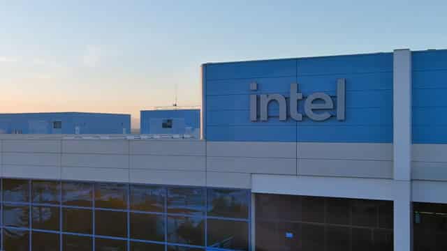 Intel (INTC) Moves 9.3% Higher: Will This Strength Last?