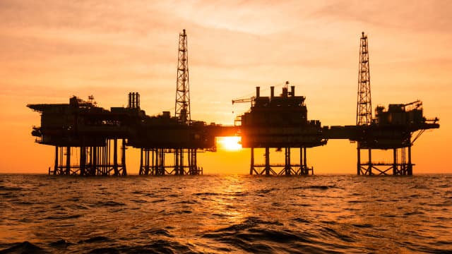 Petrobras to Delay Drilling Contracts Due to Global Oil Surplus