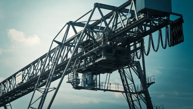 Is Dycom Industries (DY) Stock Outpacing Its Construction Peers This Year?