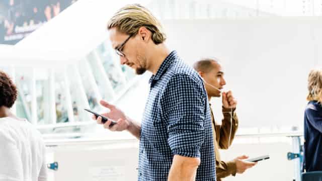 America Movil's Q1 Earnings Lag Estimates Despite Higher Revenues