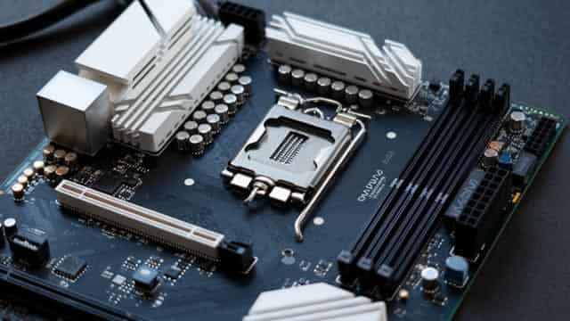 Super Micro slashes Q3 revenue and profit forecasts, shares fall