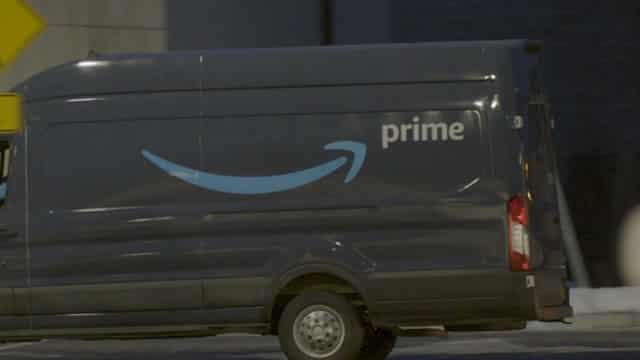 Amazon taps FedEx over UPS for multi-year large package delivery deal