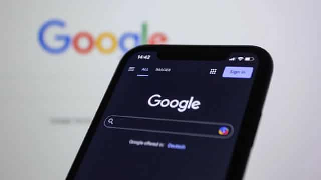 Google to Partner With Eyewear Brands on AI-Equipped Smart Glasses