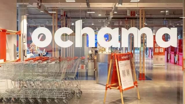 Is It Worth Investing in JD.com (JD) Based on Wall Street's Bullish Views?