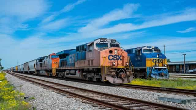 Why Is CSX (CSX) Up 13.1% Since Last Earnings Report?
