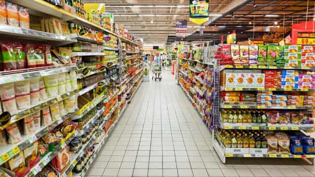 ASAIY or K: Which Is the Better Value Stock Right Now?