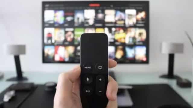 Roku Gears Up to Report Q1 Earnings: Buy, Sell or Hold the Stock?