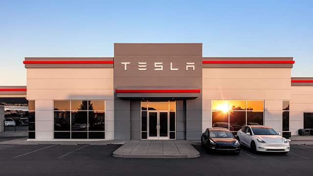 Tesla is redesigning its door handles following safety probe, Bloomberg investigation