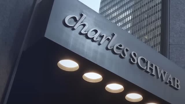 Schwab Witnesses Rise in July 2025 Client Assets: What's Behind it?
