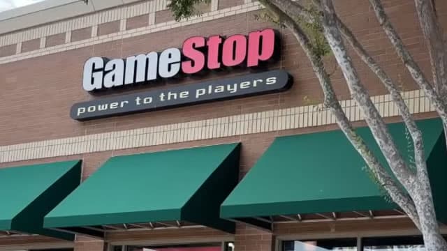 Can GameStop Overcome Declines in Hardware & Software Sales?