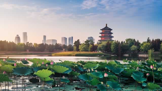 China's economy is in trouble right now, Gordon Chang says