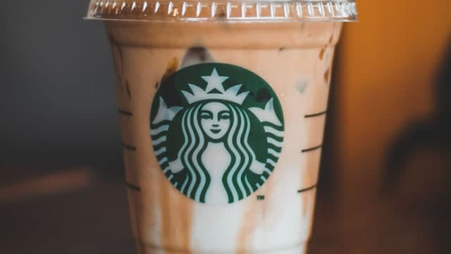 How is Starbucks Navigating Tariffs and Price Volatility in FY25?
