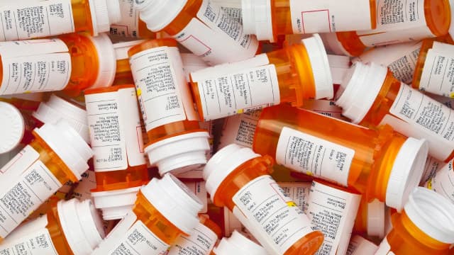 GSK shares rise on $500m drug deal with China's Hengrui