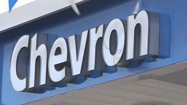 Warren Buffett Owns 10 High-Yield Dividend Stocks. Here's the Best of the Bunch.